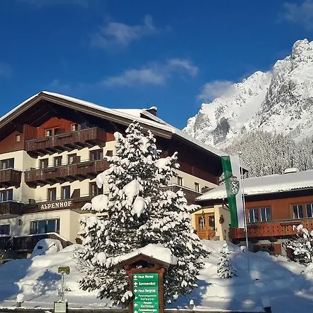 לינה וארוחת בוקר Alpenhof 3*