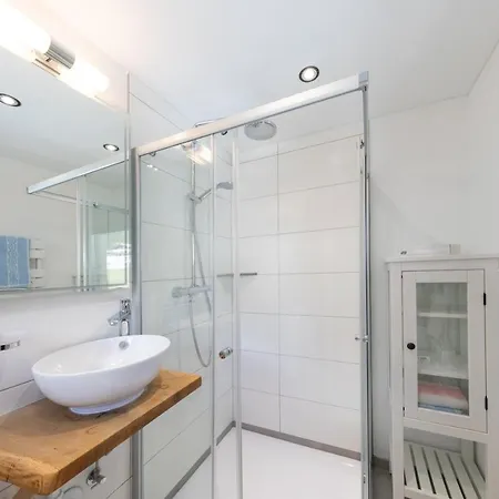 Alpenhof Bed and Breakfast 3*